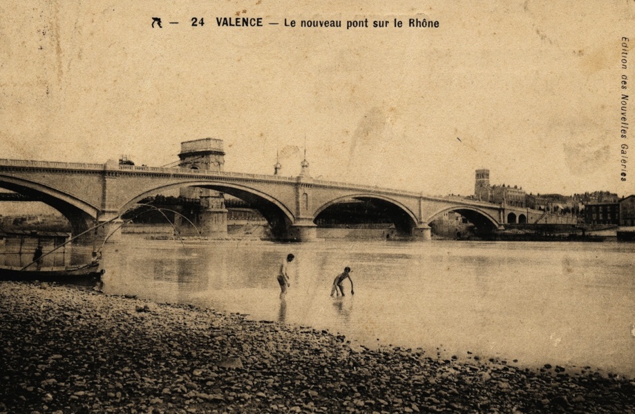 Baignade dans le Rhône à Valence © Coll Dürenmatt, Promofluvia Coll BM Lyon