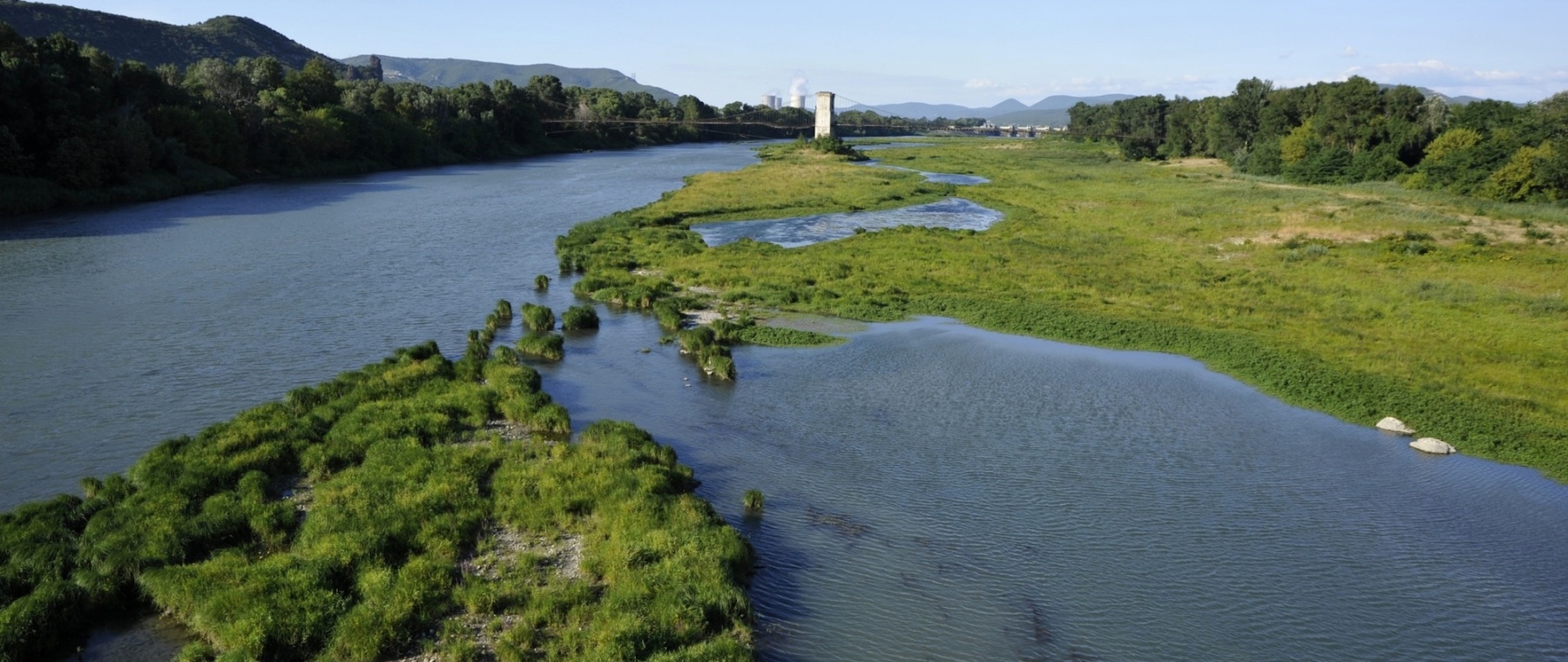 Bras du Rhône entre Le Teil et Rochemaure (07) © M. Rougy/Auvergne-Rhône-Alpes Tourisme