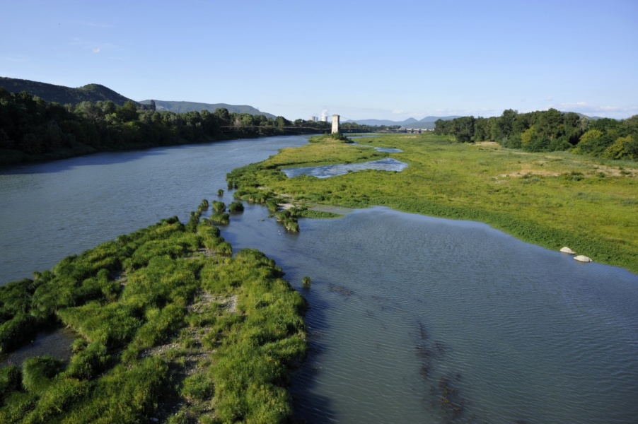 Bras du Rhône entre Le Teil et Rochemaure (07) © M. Rougy/Auvergne-Rhône-Alpes Tourisme