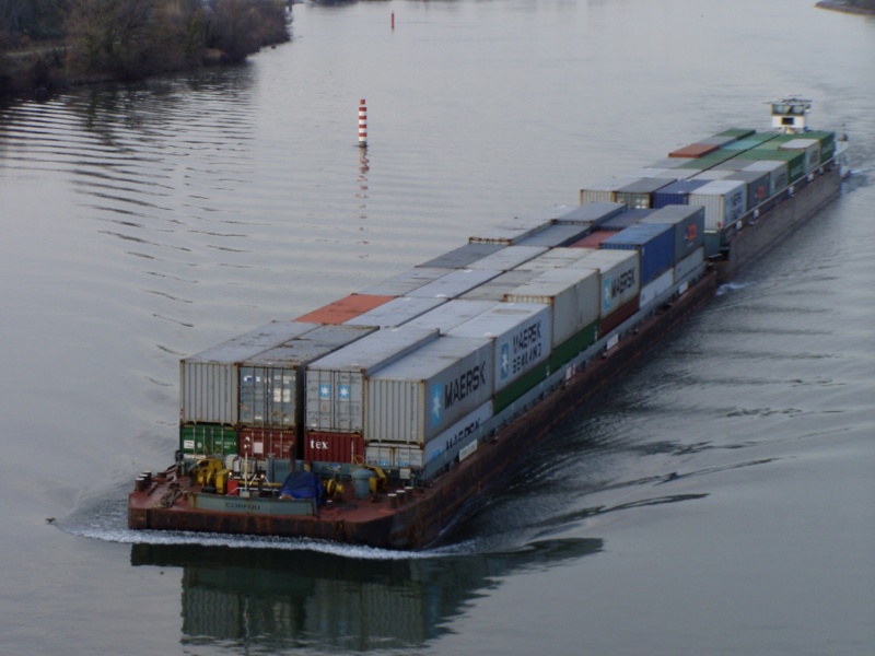 Conteneurs sur barge © LogiRhône