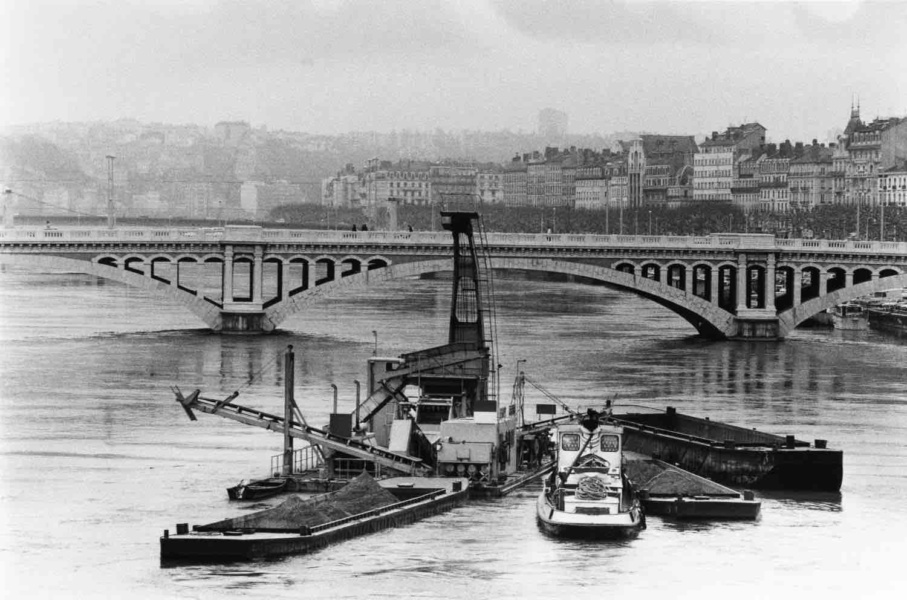 Drague sur le Rhone © Bibliotheque municipale de Lyon P0740 FIGRPTL0121 01