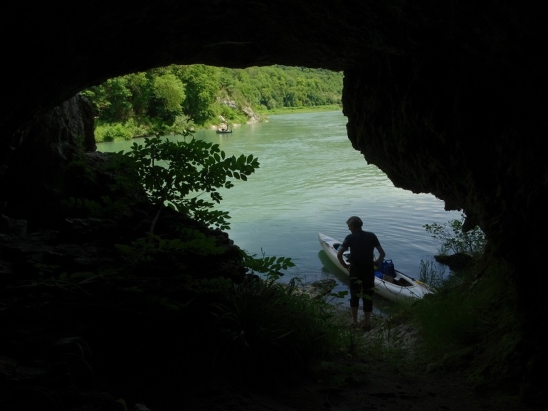 Grotte de la Balme sur le Rhone © Jean-Louis Michelot