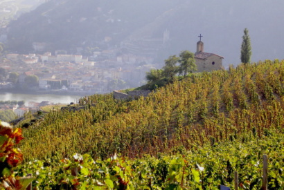 Hermitage et vue sur le Rhone © Andre Deyrieux