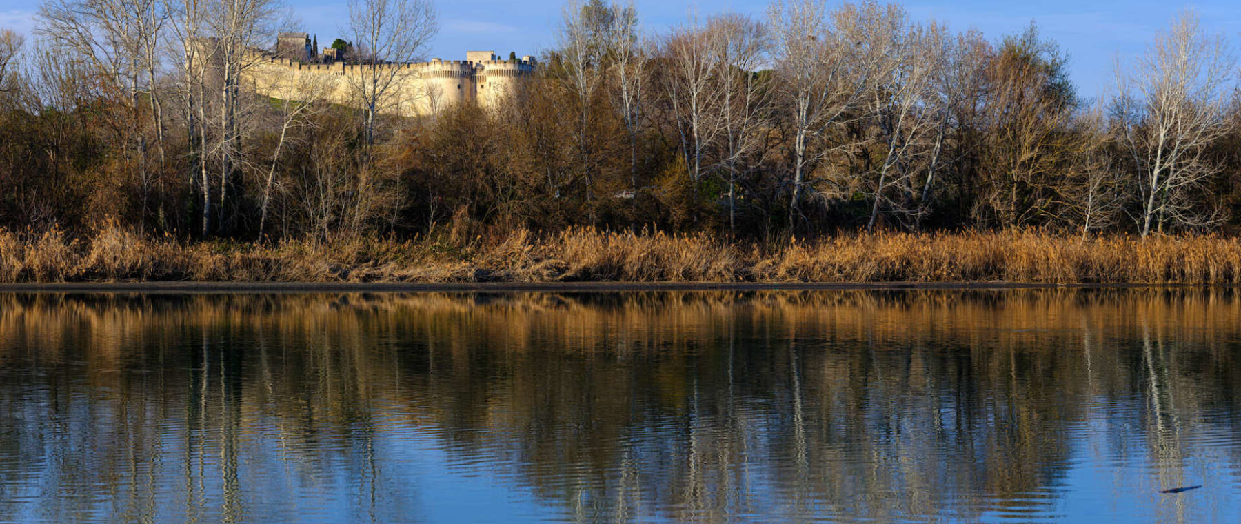 Le fort Saint Andre vu depuis le Rhone CMN © Camille Moirenc