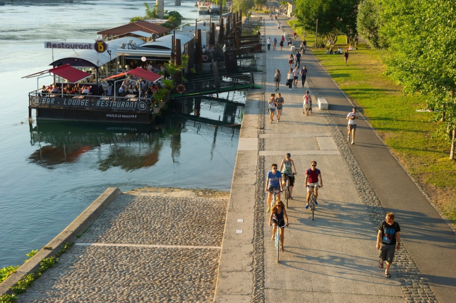 Les berges du Rhône et ViaRhôna, Lyon © Christian Martelet/Auvergne-Rhône-Alpes Tourisme