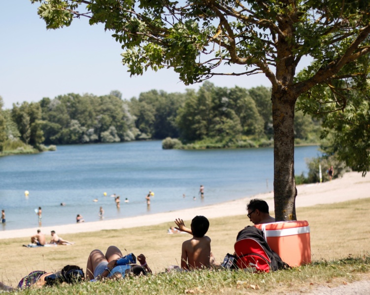 Loisirs au Grand Parc Miribel Jonage familles plage du Fontanil © M Andre ABIABO