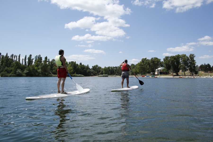 Loisirs nautiques paddle au Grand Parc Miribel Jonage© M Andre ABIABO