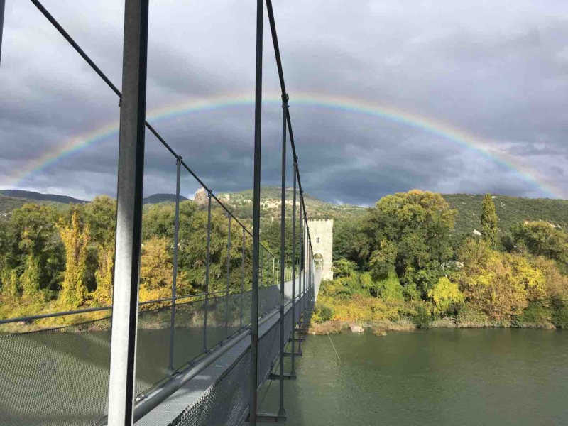 Passerelle Rochemaure printemps © Cap sur le rhone