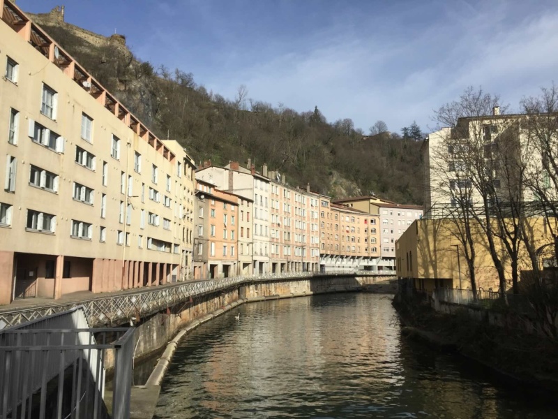 Quartier de Vienne, au bord de la Gere © ph JPB