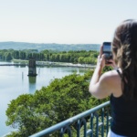 Trevoux Place terrasse vue large ©NeviereFanny©Aintourisme