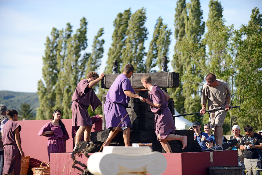 Vinalia 2014 le pressurage © Patrick Ageneau Musee et sites gallo romains de Saint Romain en Gal Vienne