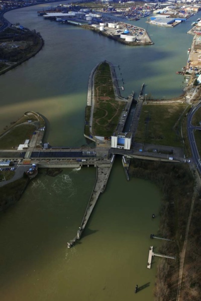 Vue aérienne, centrale et écluse sur le Rhone de Pierre Benite, Lyon, Rhone (69) © SMIRIL