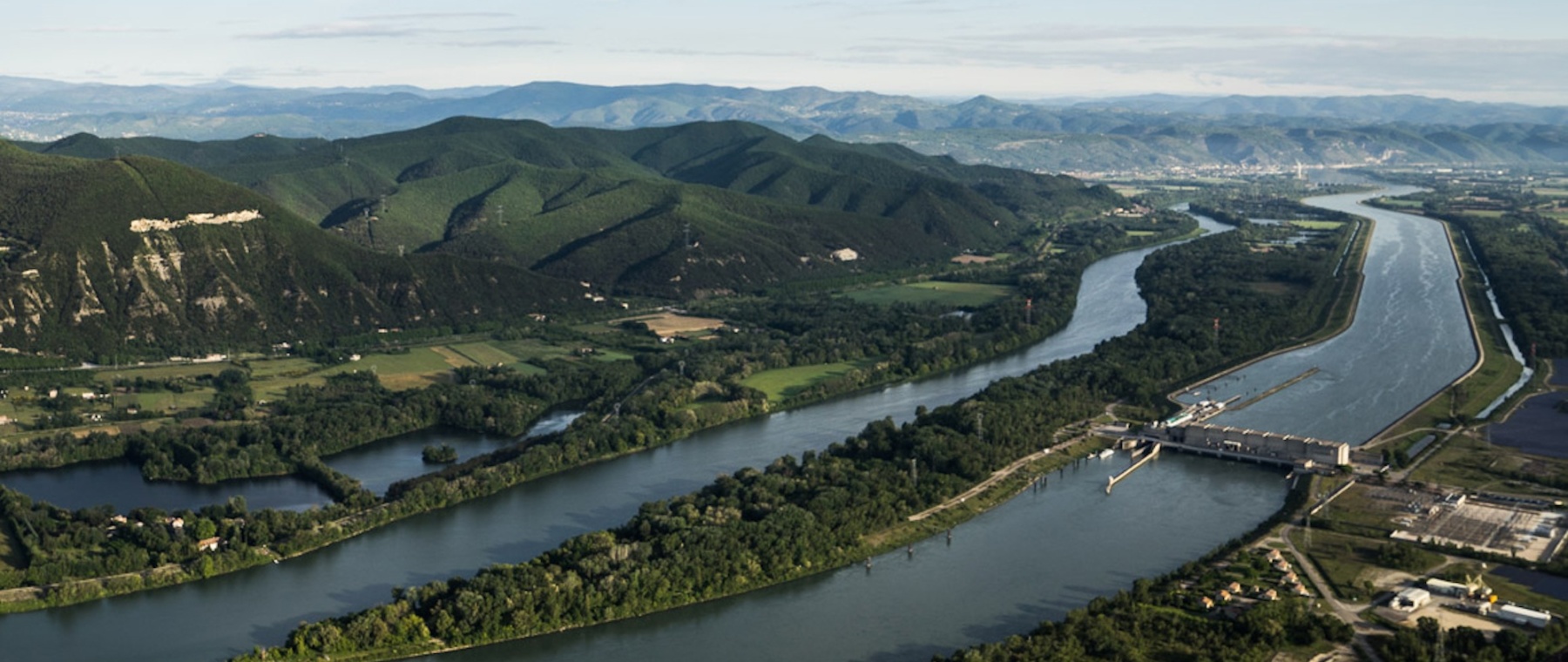 Vue du Rhône avec le Vieux Rhône, le canal et le barrage hydroélectrique de Baix © Tristan Zilberman, 2015