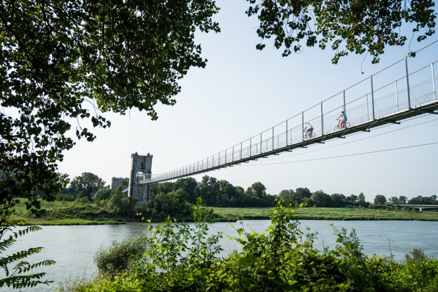 Ouverture de la passerelle Himalayenne de Rochemaure. Premiers passants © Tristan Zilberman, 2015